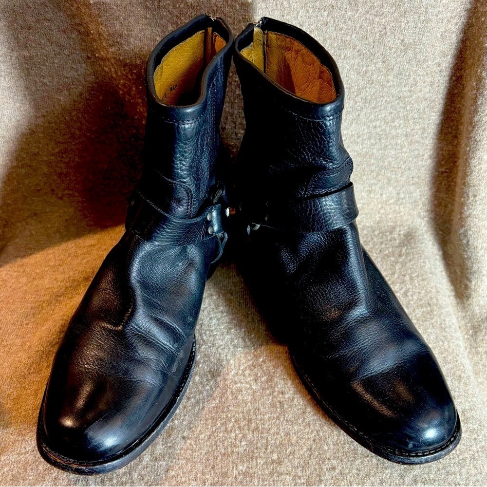 FRYE Sz 10B Harness Short Shaft Leather Boots With Zipper Back Closure